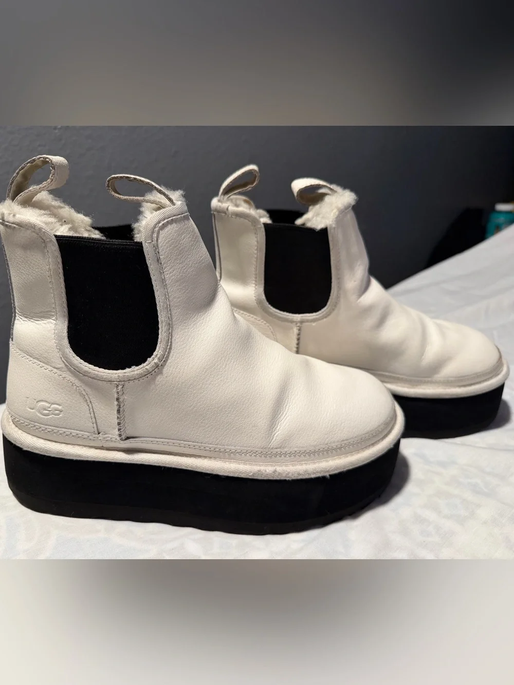 UGG White Leather Platform Chelsea Boots with Black Elastic size 8